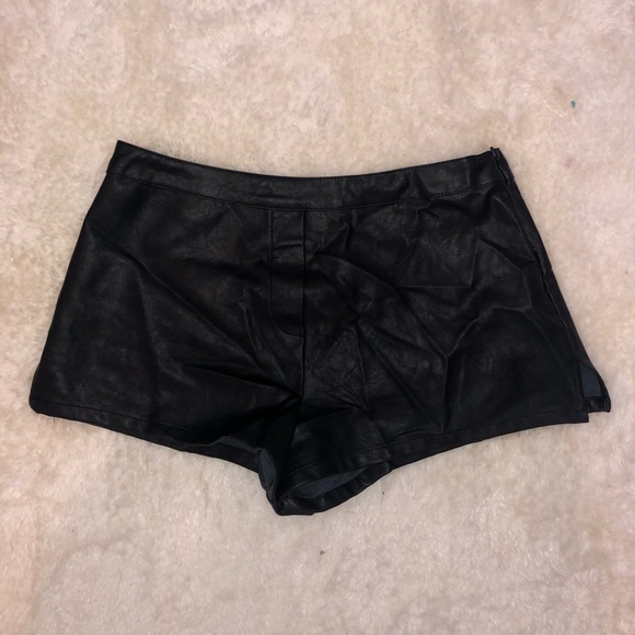 Leather shorts - Picture 5 of 6